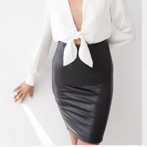 NWOT aritzia TEN by babaton glow leather skirt black S